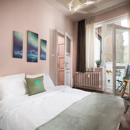 Calmness In The Busy City Center Apartment *